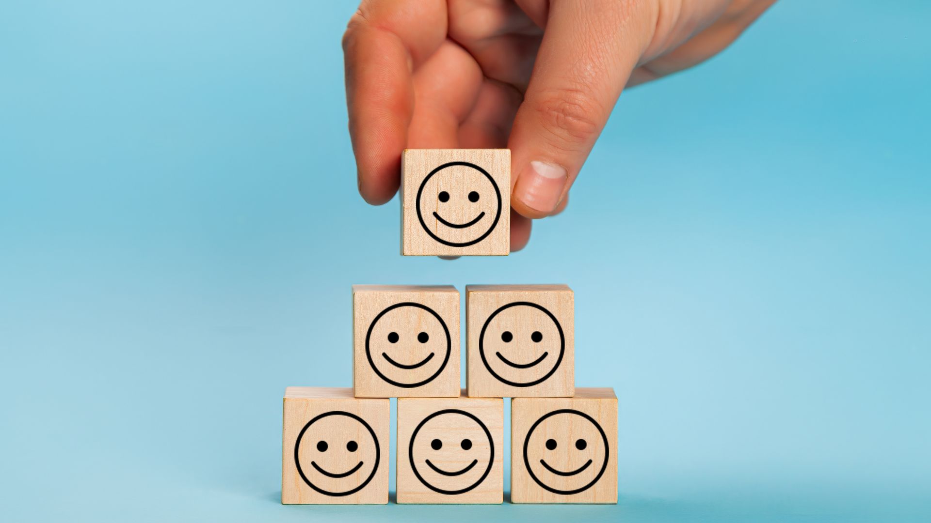 Descubra como avaliações positivas influenciam a escolha de dentistas e como utilizá-las para atrair novos pacientes para sua clínica.